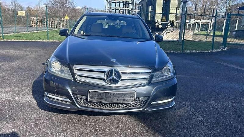 Gebraucht Mercedes C220 Elegance 170 PS (125 kW) 2011 Schwarz Kombi