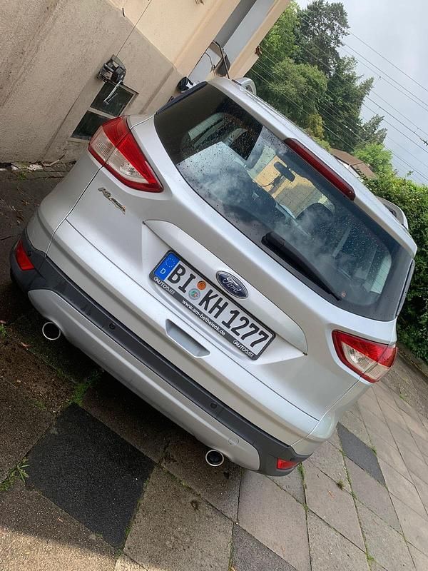 Gebraucht Ford Kuga 150 PS (110 kW) 2015 Silber SUV