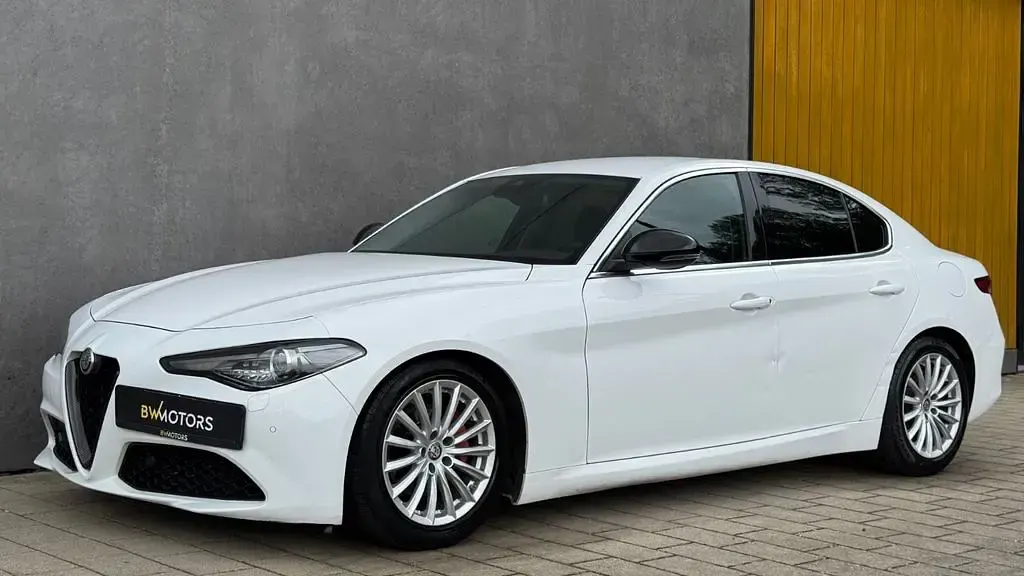 Gebraucht Alfa Romeo Giulia Super 150 PS (110 kW) 2016 Weiß Limousine