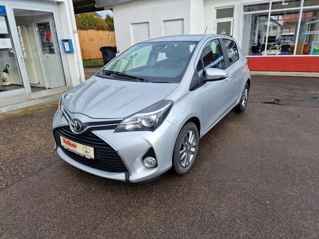 Silver metallic Gebraucht 2017 Toyota Yaris Edition-S Kleinwagen | 10.200 € (Fairer Preis) - Bild 1/4