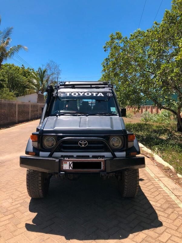 Blau Gebraucht 2002 Toyota Land Cruiser SUV | 23.000 € - Bild 1/4