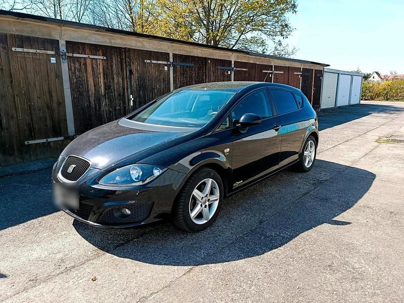 Gebraucht Seat Leon 105 PS (77 kW) 2011 Schwarz Kleinwagen