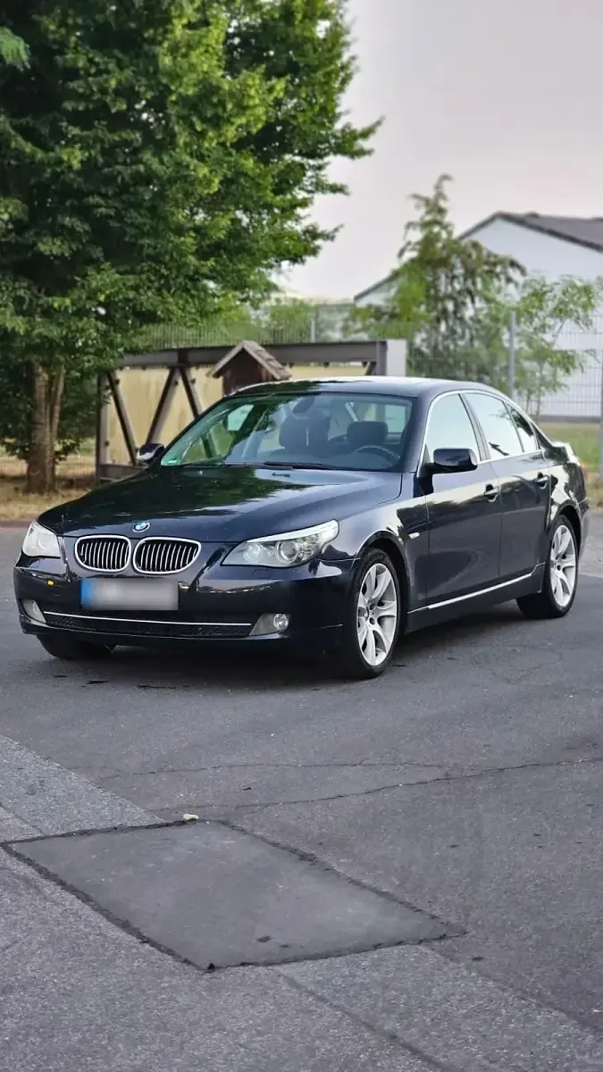 Gebraucht BMW 523 190 PS (139 kW) 2009 Blau Limousine