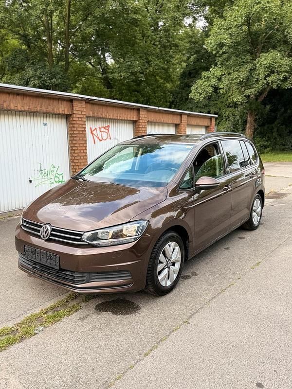 Braun Gebraucht 2016 VW Touran Van / Kleinbus | 12.999 € (Superpreis) - Bild 1/4