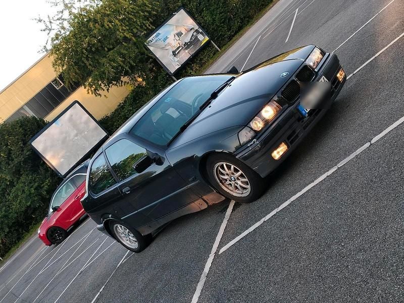 Schwarz Gebraucht 1994 BMW 316 Sport Line Coupé | 1.900 € - Bild 1/4