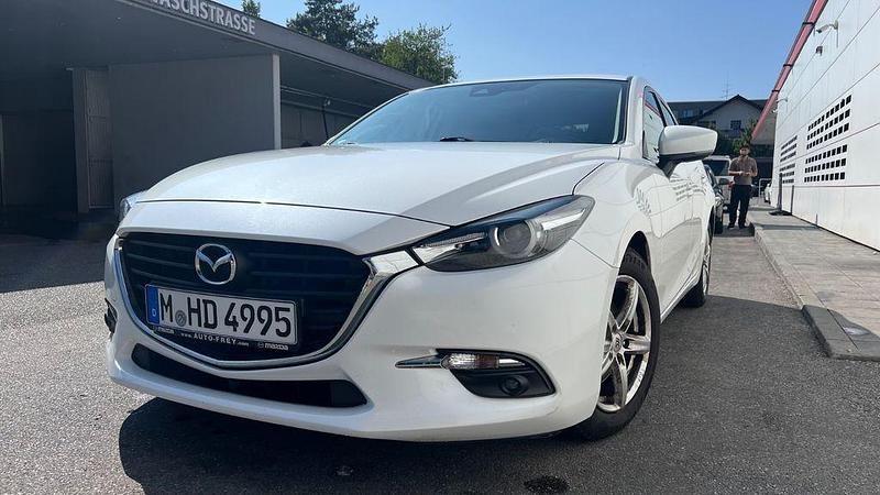 Weiß Gebraucht 2017 Mazda 3 Sports-Line Limousine | 12.600 € (Fairer Preis) - Bild 1/4