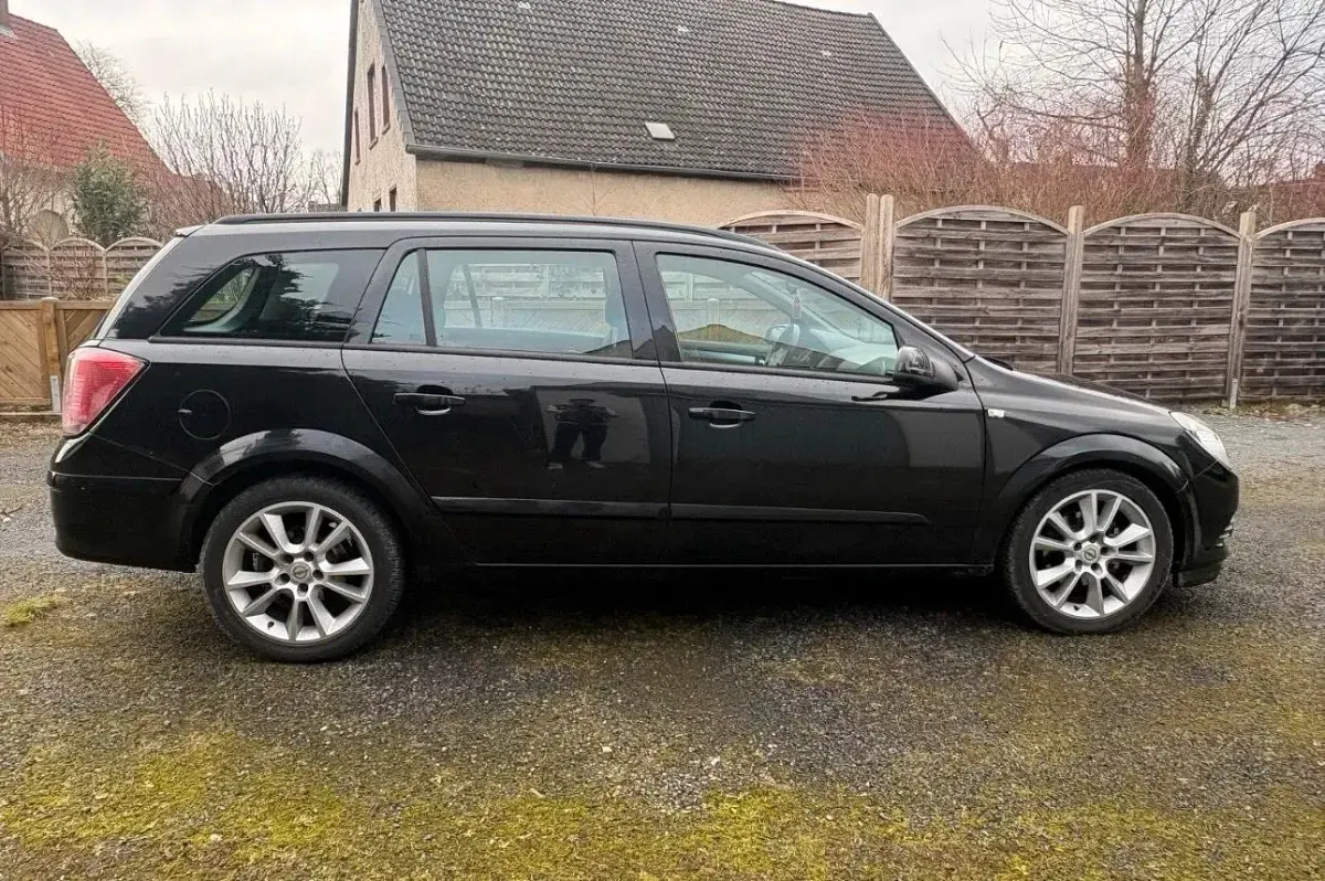 Gebraucht Opel Astra 105 PS (77 kW) 2005 Schwarz Kombi