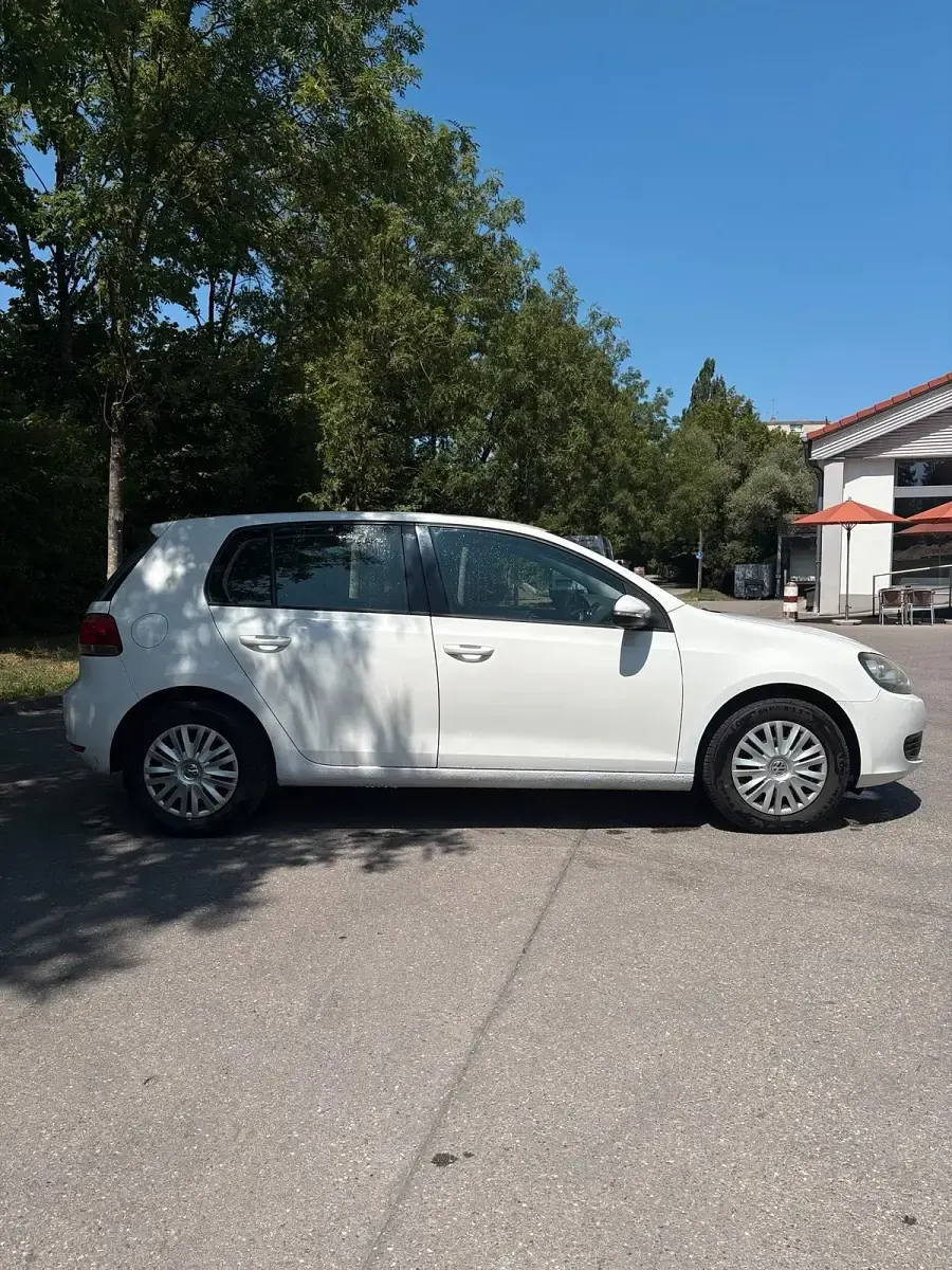 Gebraucht VW Golf VI 110 PS (80 kW) 2009 Weiß Limousine