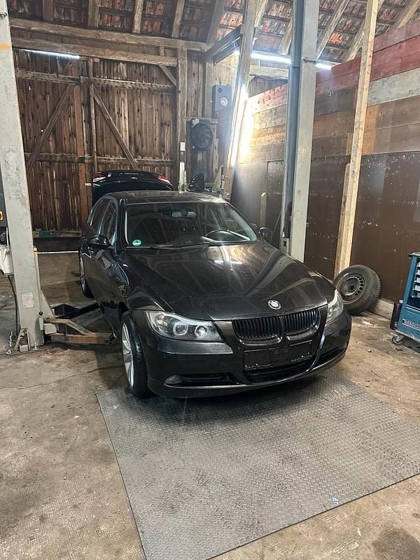 Gebraucht BMW 320 150 PS (110 kW) 2005 Schwarz Limousine