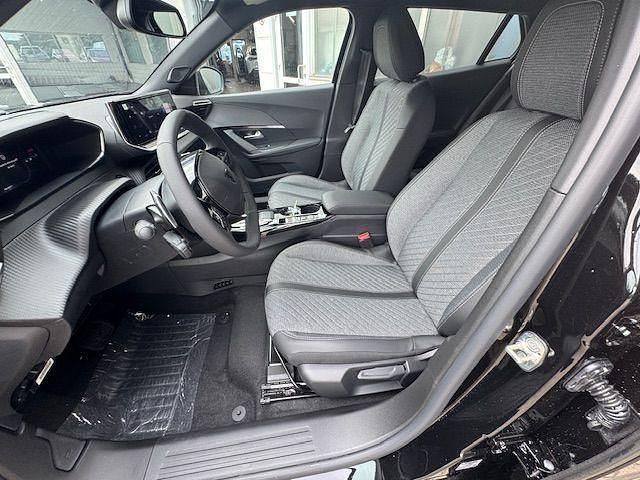 Neu Peugeot 2008 Allure 136 PS (100 kW) 2025 Perla nera schwarz metallic SUV