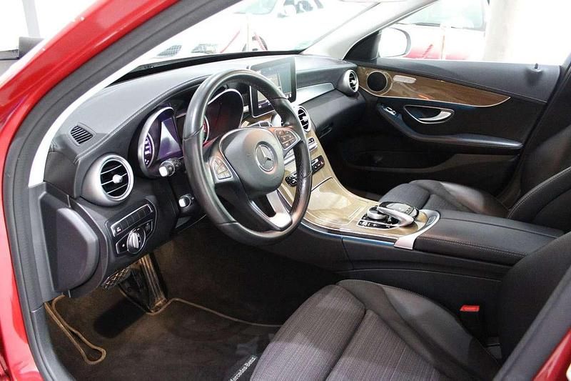 Gebraucht Mercedes C350e Sport 211 PS (155 kW) 2018 Hyazinthrot Kombi