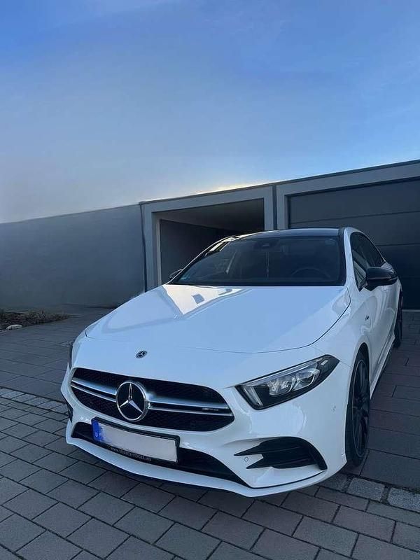 Weiß Gebraucht 2020 Mercedes A35 AMG AMG Limousine | 42.000 € (Etwas zu teuer) - Bild 1/4