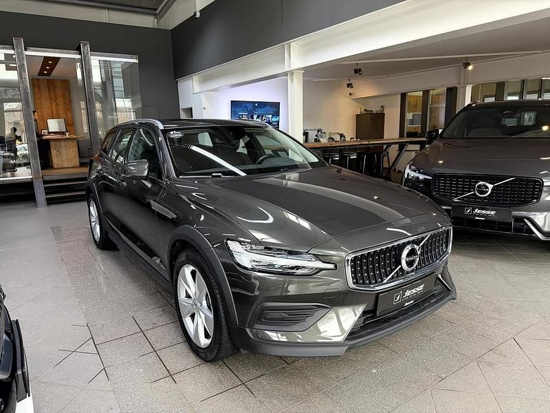Gebraucht Volvo V60 CC 250 PS (183 kW) 2020 Grau metallic Kombi