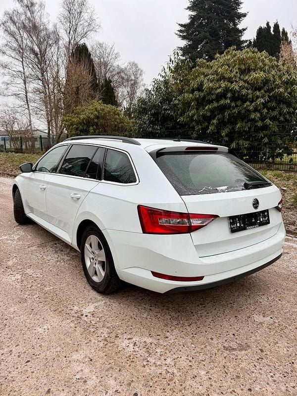 Gebraucht Skoda Superb 150 PS (110 kW) 2016 Weiß Kombi