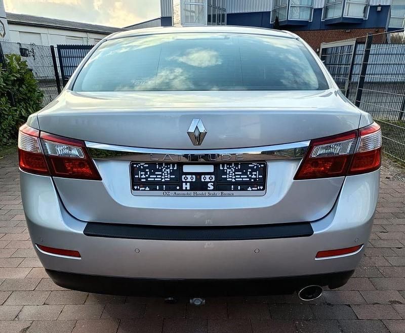 Second-hand Renault Latitude 140 CP (102 kW) 2011 Argintiu Berlinǎ