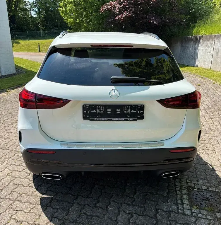 Gebraucht Mercedes GLA180 AMG 136 PS (100 kW) 2024 Weiß SUV