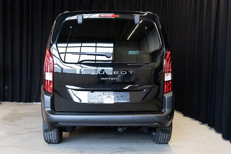 Gebraucht Peugeot Rifter Allure 131 PS (96 kW) 2025 Schwarz Van / Kleinbus