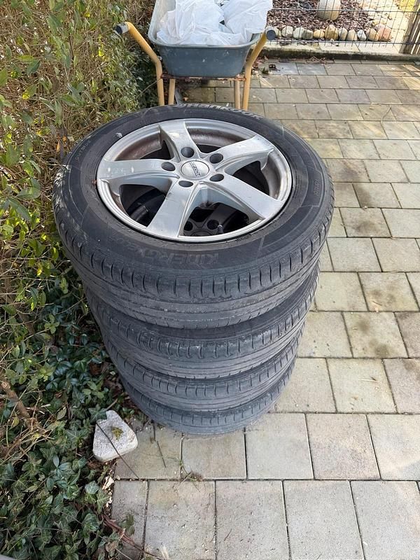 Gebraucht Hyundai i30 116 PS (85 kW) 2011 Grau Kleinwagen