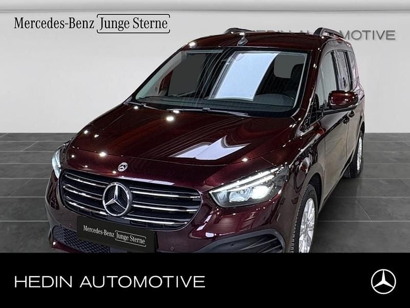 Rot Gebraucht 2024 Mercedes T180 Advantage Van / Kleinbus | 28.441 € - Bild 1/4
