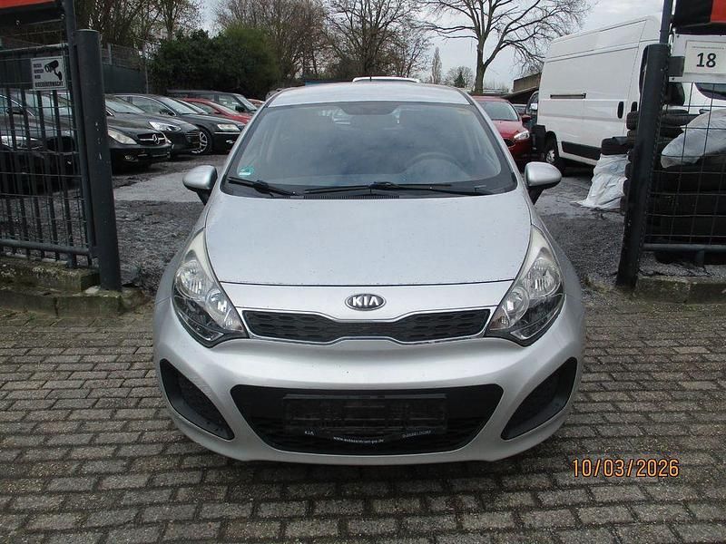Gebraucht Kia Rio Edition 7 86 PS (63 kW) 2013 Silber Limousine