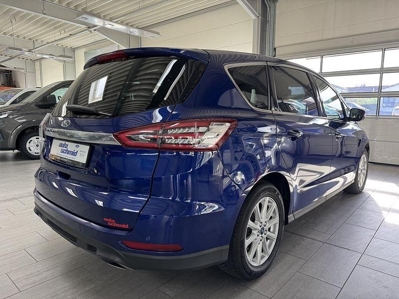 Gebraucht Ford S-MAX Titanium 239 PS (175 kW) 2017 Indicblau Van / Kleinbus