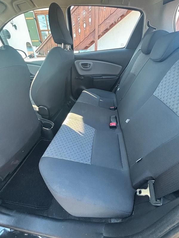 Gebraucht Toyota Yaris 99 PS (72 kW) 2014 Schwarz Kleinwagen
