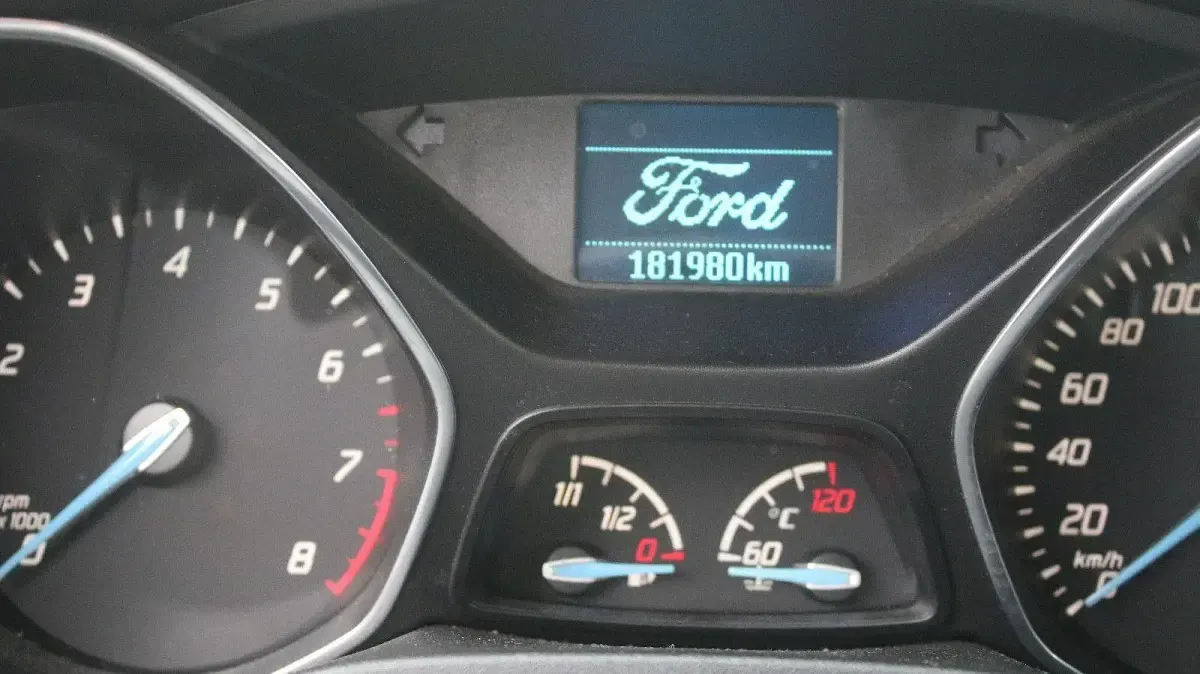 Occasion Ford Focus Ambiente 101 ch (74 kW) 2014 Marron Berline