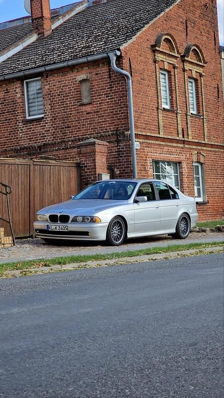 Silber Gebraucht 2001 BMW 520 Limousine | 3.200 € (Fairer Preis) - Bild 1/2
