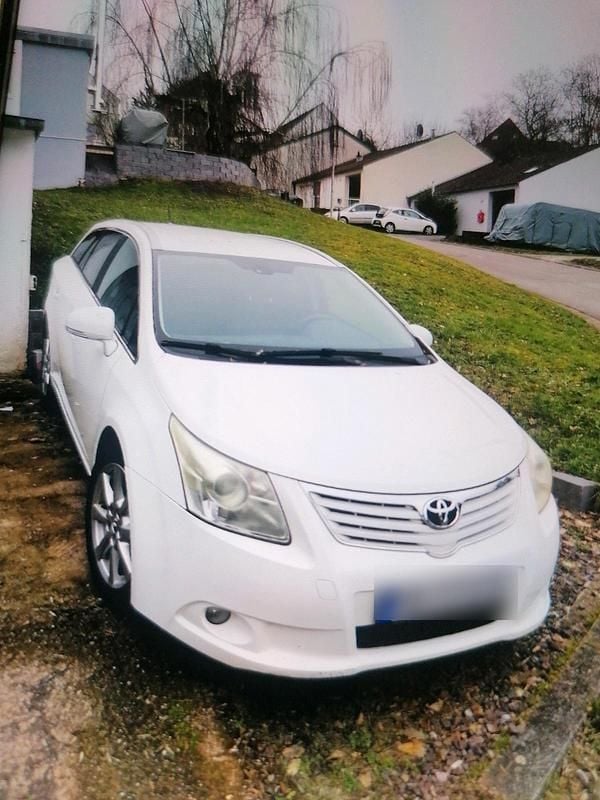 Weiß Gebraucht 2010 Toyota Avensis T2 Kombi | 4.500 € (Guter Preis) - Bild 1/4