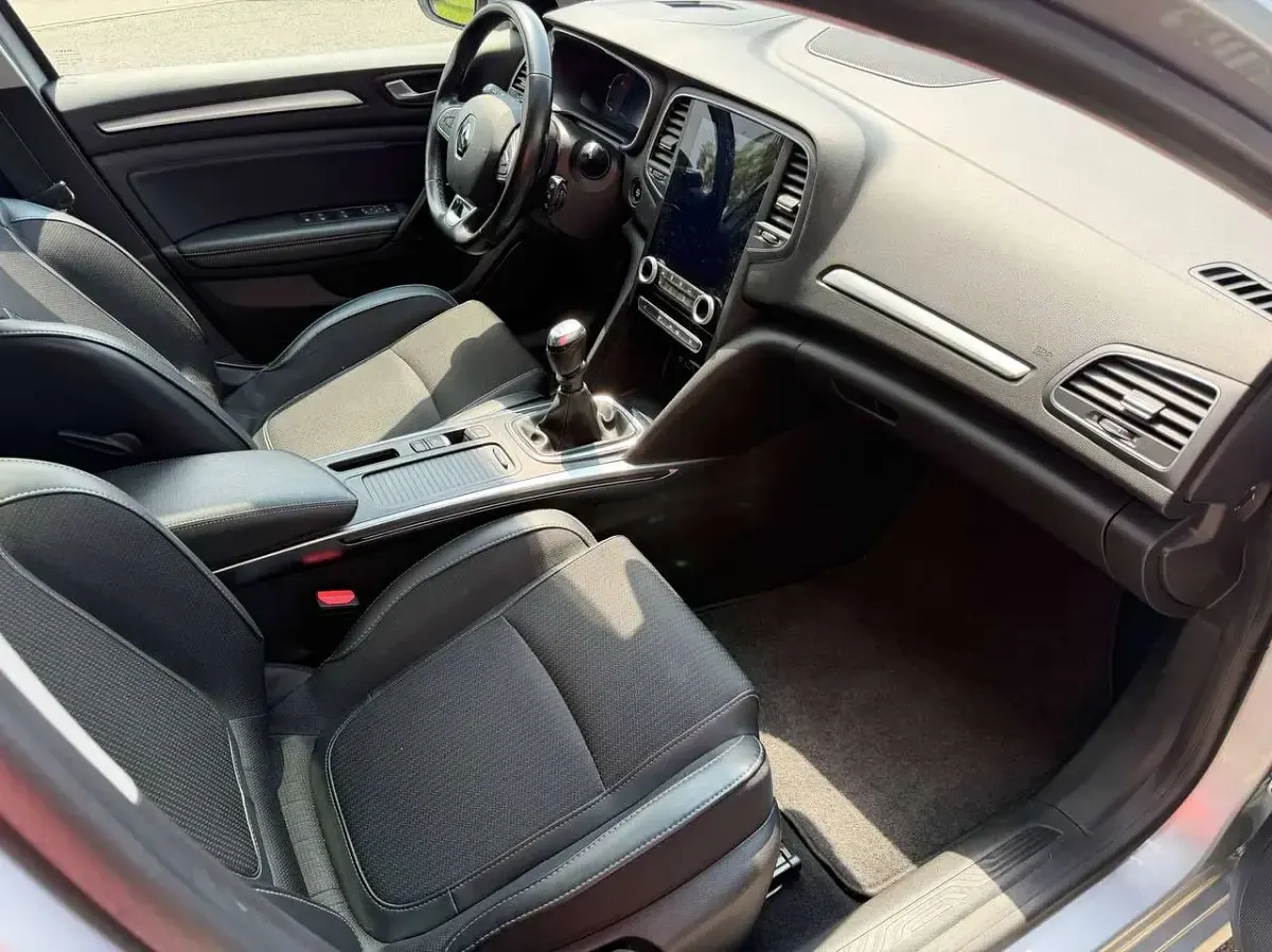 Gebraucht Renault Mégane IV Intens 116 PS (85 kW) 2022 Highlandgrau metallic Kleinwagen