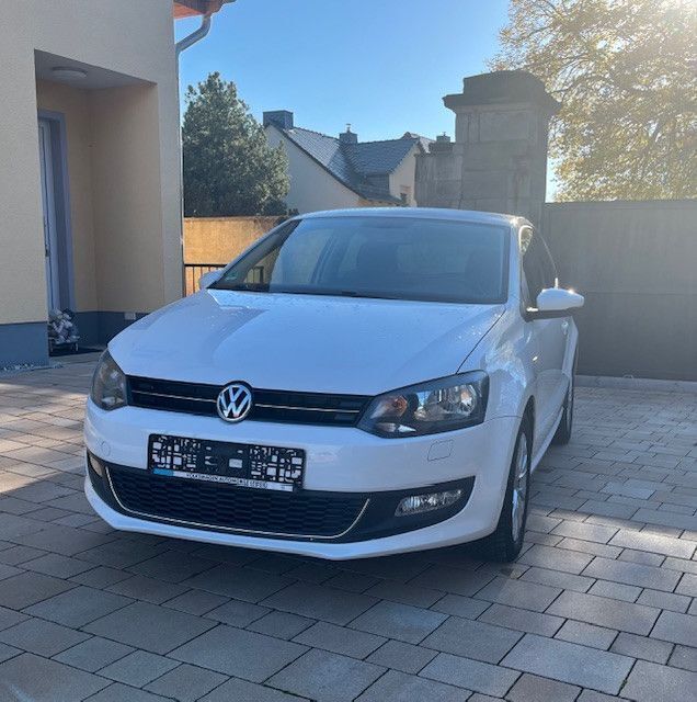 Weiß Gebraucht 2013 VW Polo Life | 5.995 € (Fairer Preis) - Bild 1/4
