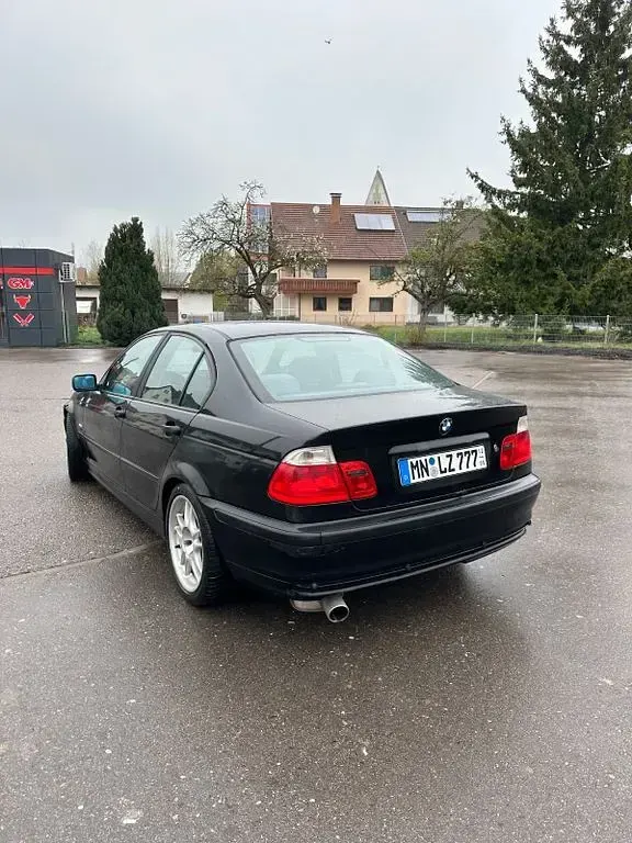 Gebraucht BMW 318 118 PS (86 kW) 2001 Schwarz Limousine