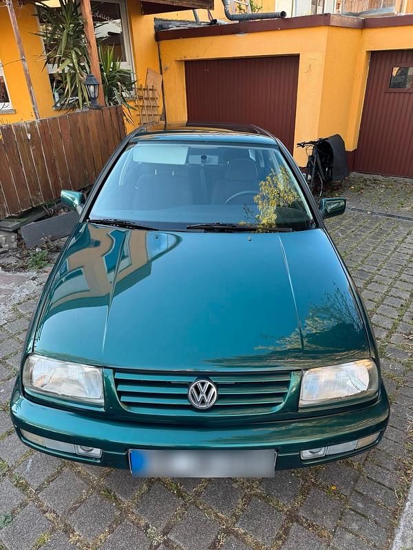 Second-hand VW Jetta 90 CP (66 kW) 1995 Verde Berlinǎ