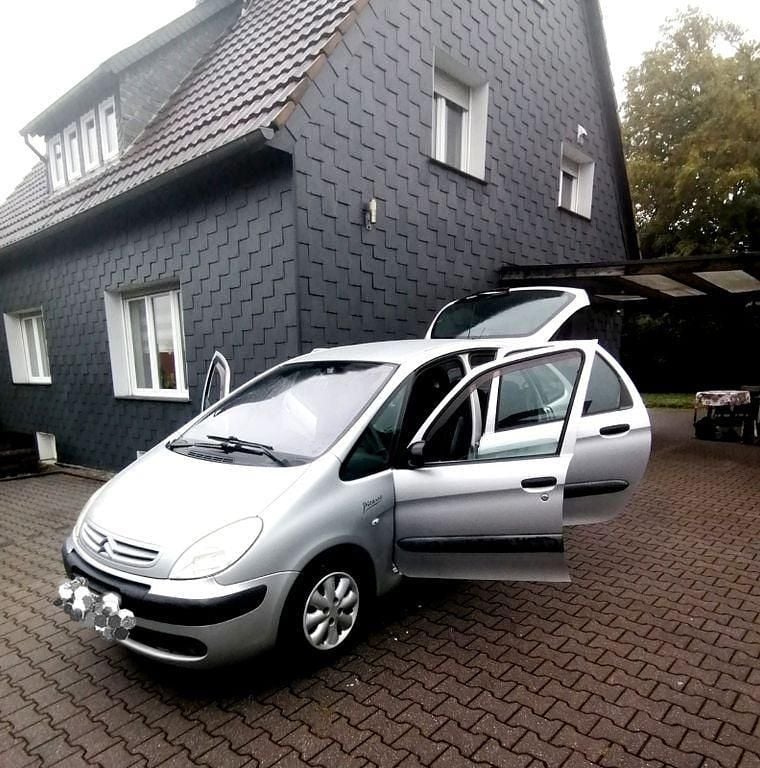 Silber Gebraucht 2008 Citroën Xsara Picasso Comfort Van / Kleinbus | 2.930 € (Etwas zu teuer) - Bild 1/4