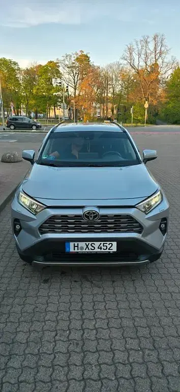 Gebraucht Toyota RAV4 175 PS (128 kW) 2023 Grau SUV