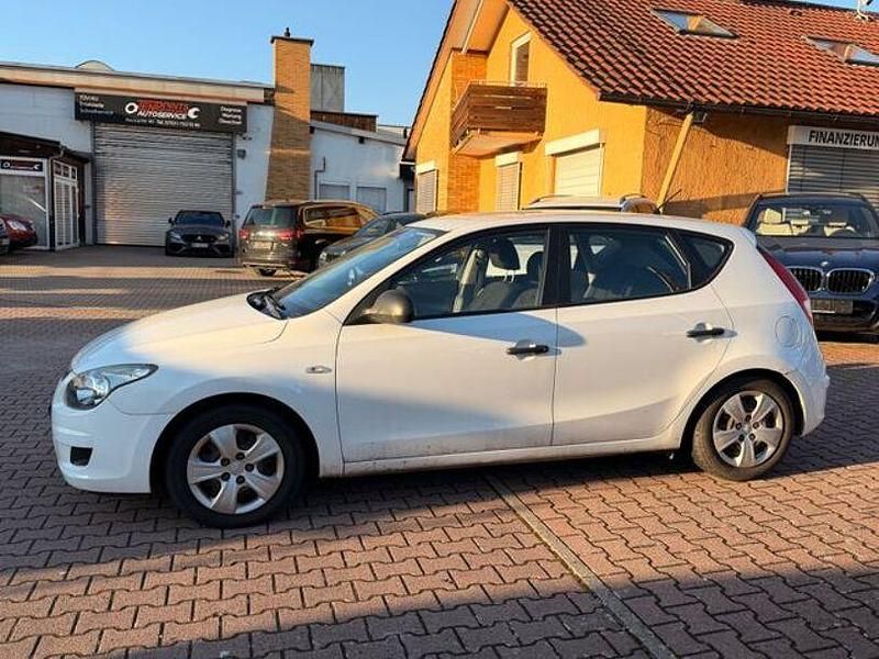 Gebraucht Hyundai i30 109 PS (80 kW) 2009 Weiß Limousine