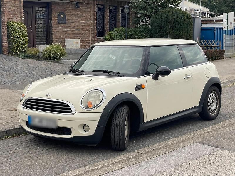 Weiß Gebraucht 2007 Mini ONE Kleinwagen | 2.800 € (Fairer Preis) - Bild 1/4