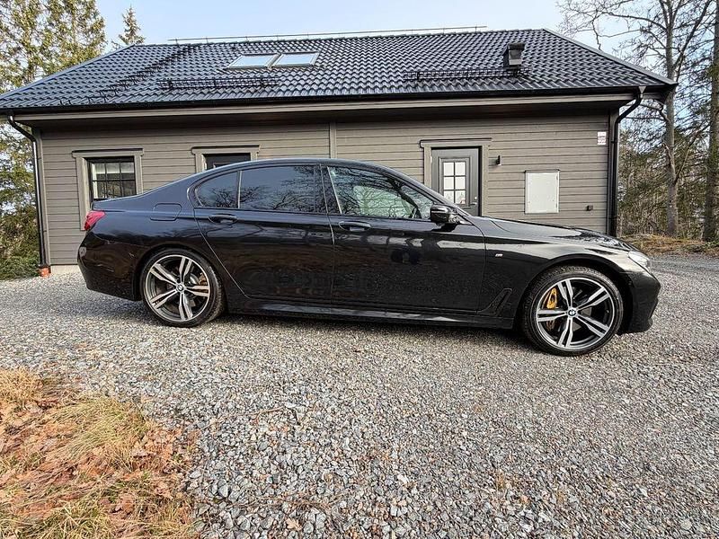Gebraucht BMW 750 Shadowline 449 PS (330 kW) 2016 Schwarz Limousine