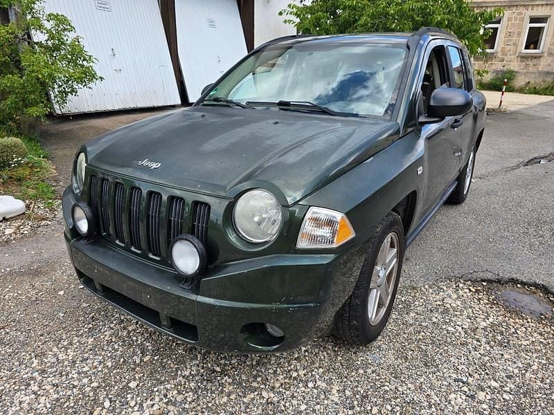 Grün Gebraucht 2005 Jeep Compass Sport SUV | 1.590 € - Bild 1/4