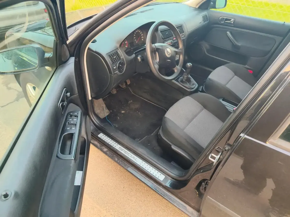 Usata VW Golf IV 75 CV (55 kW) 2002 Nero Utilitaria