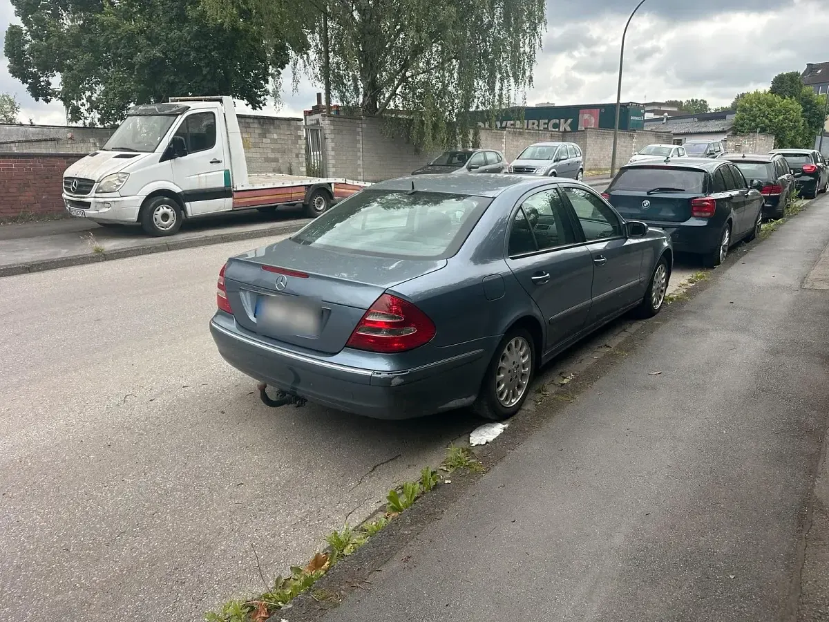 Gebraucht Mercedes E240 177 PS (130 kW) 2004 Blau Limousine