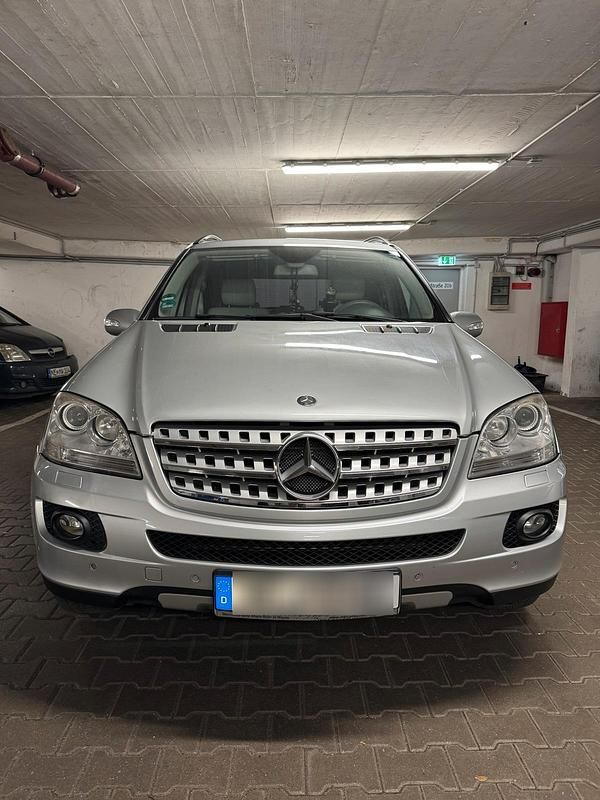 Silber Gebraucht 2008 Mercedes ML280 SUV | 8.900 € (Fairer Preis) - Bild 1/4