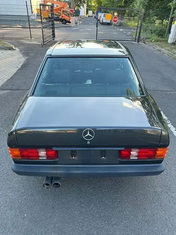 Gebraucht Mercedes 190 132 PS (97 kW) 1987 Grau Limousine