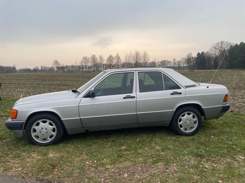 Gebraucht Mercedes 190 75 PS (55 kW) 1992 Silber Limousine