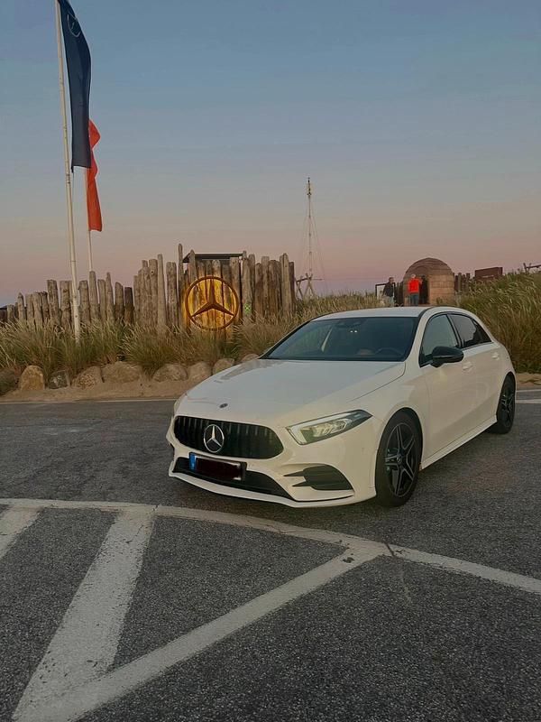Gebraucht Mercedes A180 116 PS (85 kW) 2019 Weiß Kleinwagen