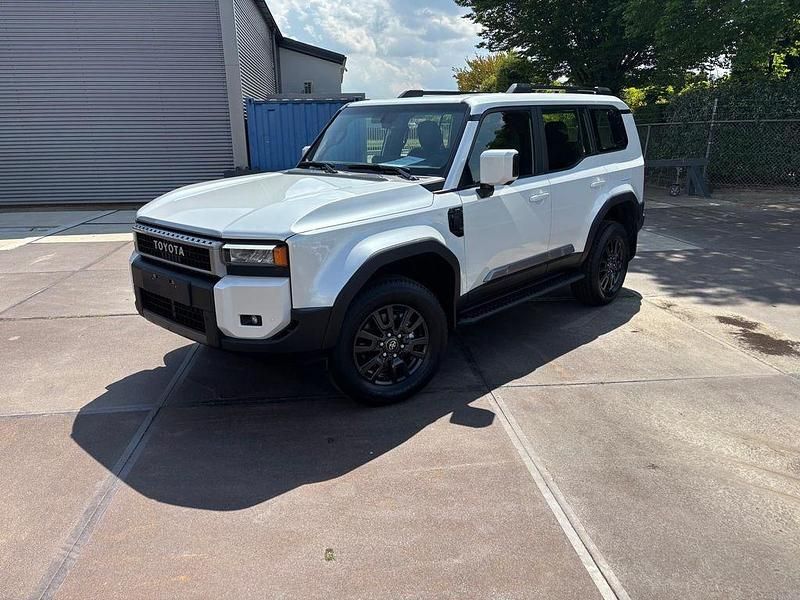 Schwarz Neu 2025 Toyota Land Cruiser SUV | 74.900 € - Bild 1/4