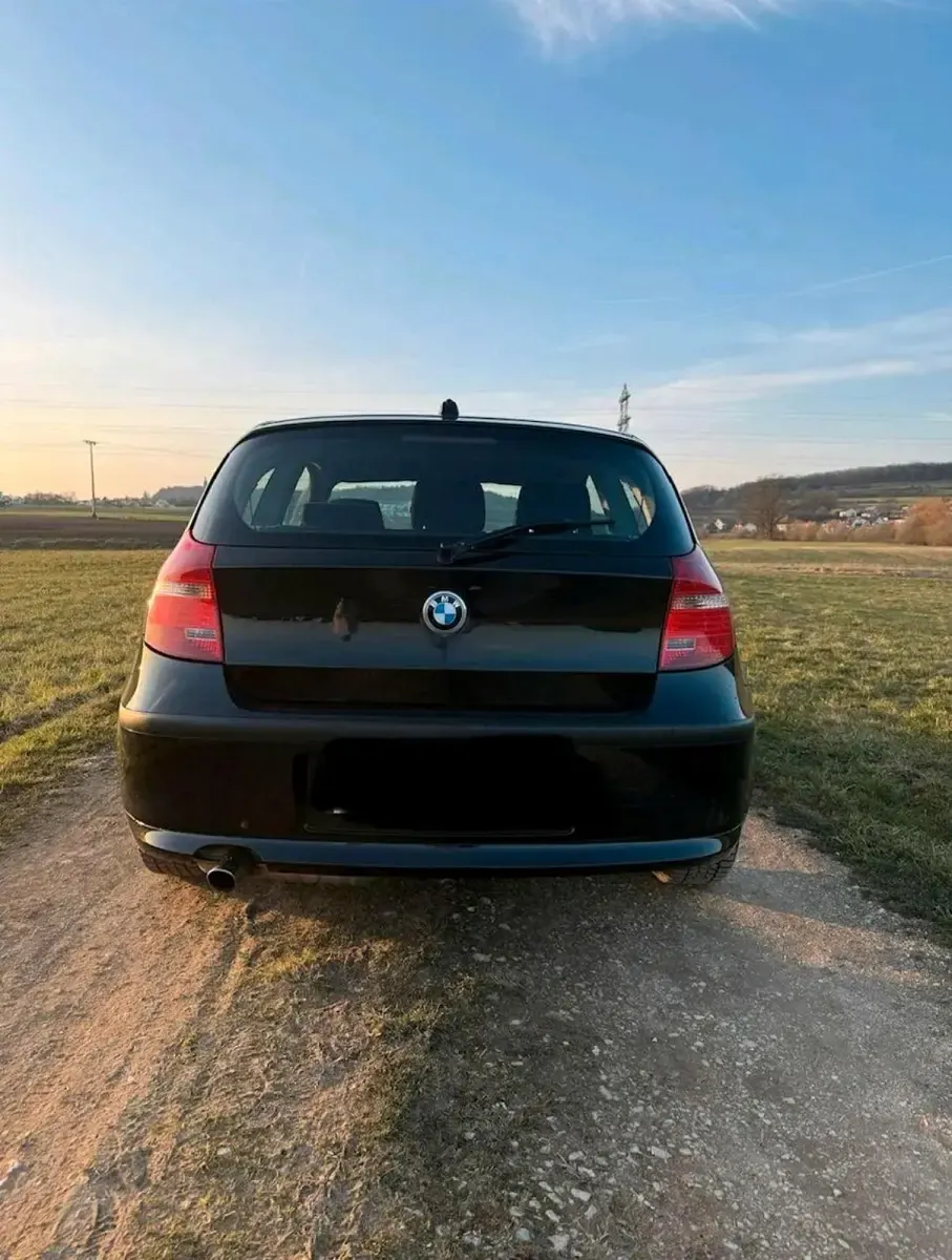 Gebraucht BMW 116 122 PS (89 kW) 2009 Schwarz Kleinwagen