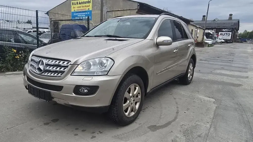 Gebraucht Mercedes ML320 224 PS (164 kW) 2006 Beige SUV
