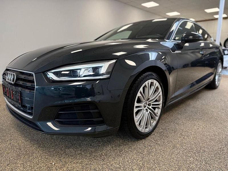 Grau Gebraucht 2019 Audi A5 Sportback Sport Limousine | 19.799 € (Guter Preis) - Bild 1/4