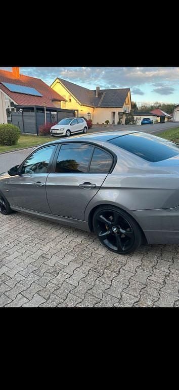 Second-hand BMW 318 143 CP (105 kW) 2011 Argintiu Berlinǎ